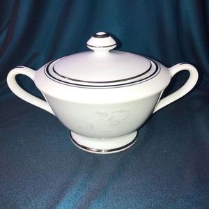 “Carolyn” (with ring) sugar bowl & lid by SEIZAN #7906 fine china Made in Japan